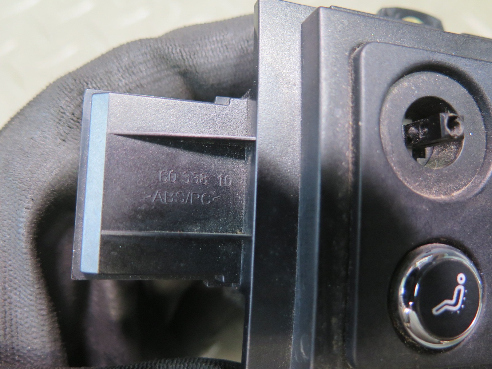 2006-2012 BENTLEY FLYING SPUR FRONT LEFT SIDE SEAT ADJUST CONTROL SWITCH