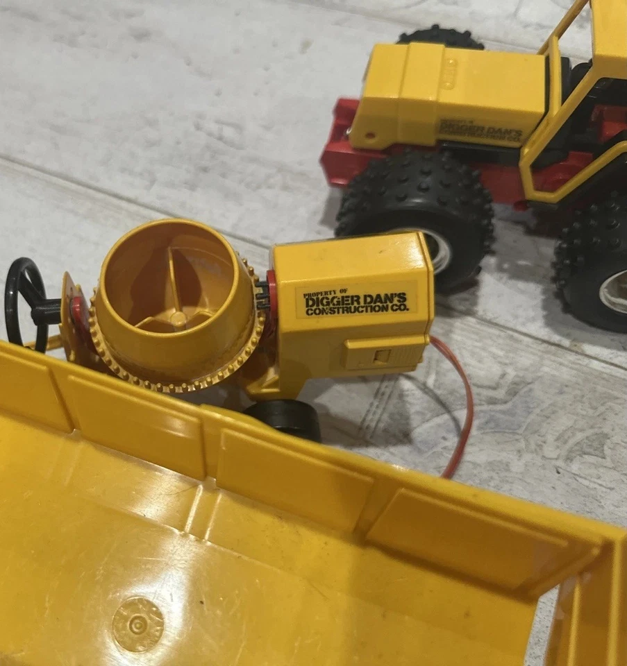 Lote de juguetes de construcción Digger Dan - -Grúa-Tractor-Remolque-Camión - Mezclador- Foto 4 de 4