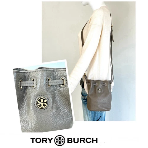 Borsa a secchiello TORY BURCH Mini Brody grigio talpa pelle ciottolata con coulisse tracolla