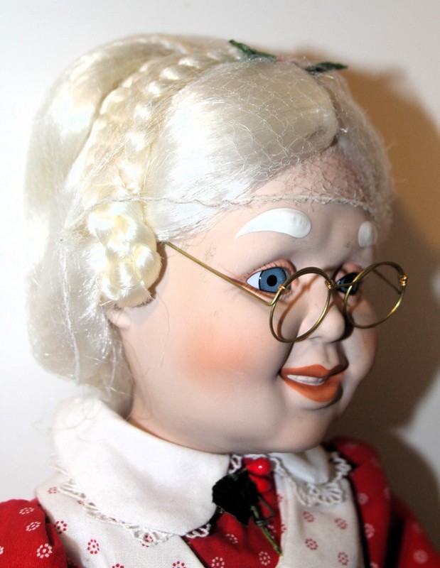 DANBURY MINT  18" Porcelain  MRS CLAUS DOLL  w/ TRAY Doll Stand & BOXED 1989