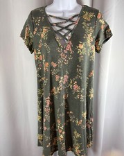 LOVE, FIRE CRISS-CROSS V-NECK RIBBED FLORAL SWING DRESS SIZE MEDIUM