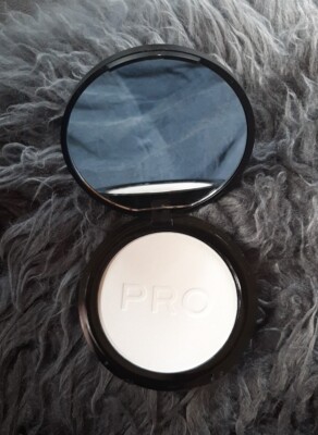 Revolution Pro ''Pressed Finishing Powder'' Kompaktpuder Transparent  6.5 g  Neu!