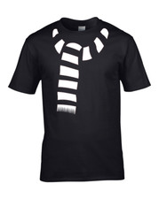 FUNKY SCARF - keep warm with this cool Men's T-Shirt