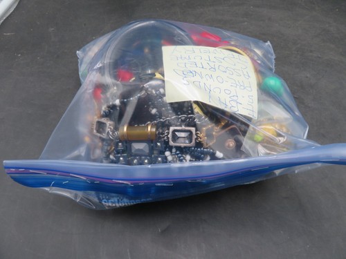 5lbs Assorted Costume Jewelry Lot - Necklaces, Bracelets, Earrings - Pre-Owned - Picture 5 of 11