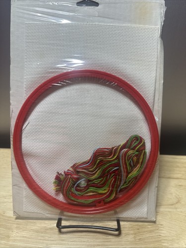NEW VTG WonderArt Christmas 7" Hoop Counted Cross Stitch Kit Santa Claus #5579 - Picture 7 of 10