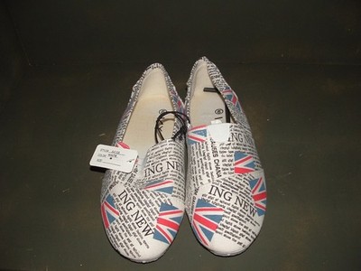 New with tags ICY Ladies Size 9 Flat Canvas Shoes with Newsprint Design