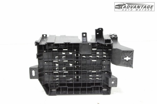 GMC YUKON 2015-2020 4x4 5,3 L relé de fusibles caja de conexiones soporte de bloque OEM - Imagen 3 de 6