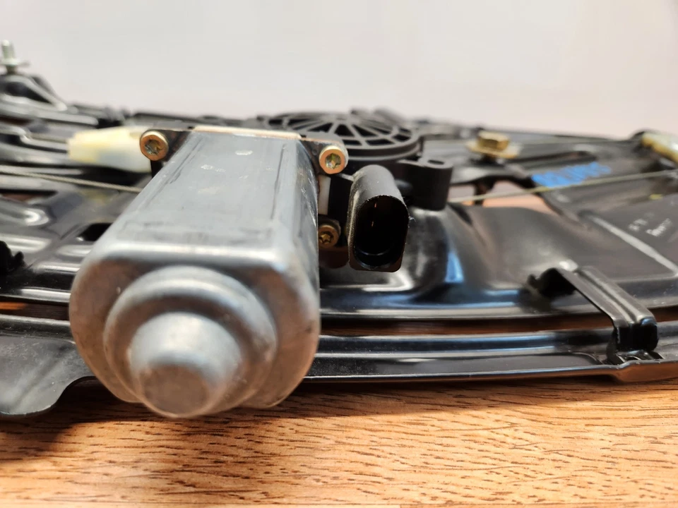 ✅ 01-06 OEM BMW E46 Convertible Rear Right Passenger Side Window Lift Regulator - Image 4 of 4