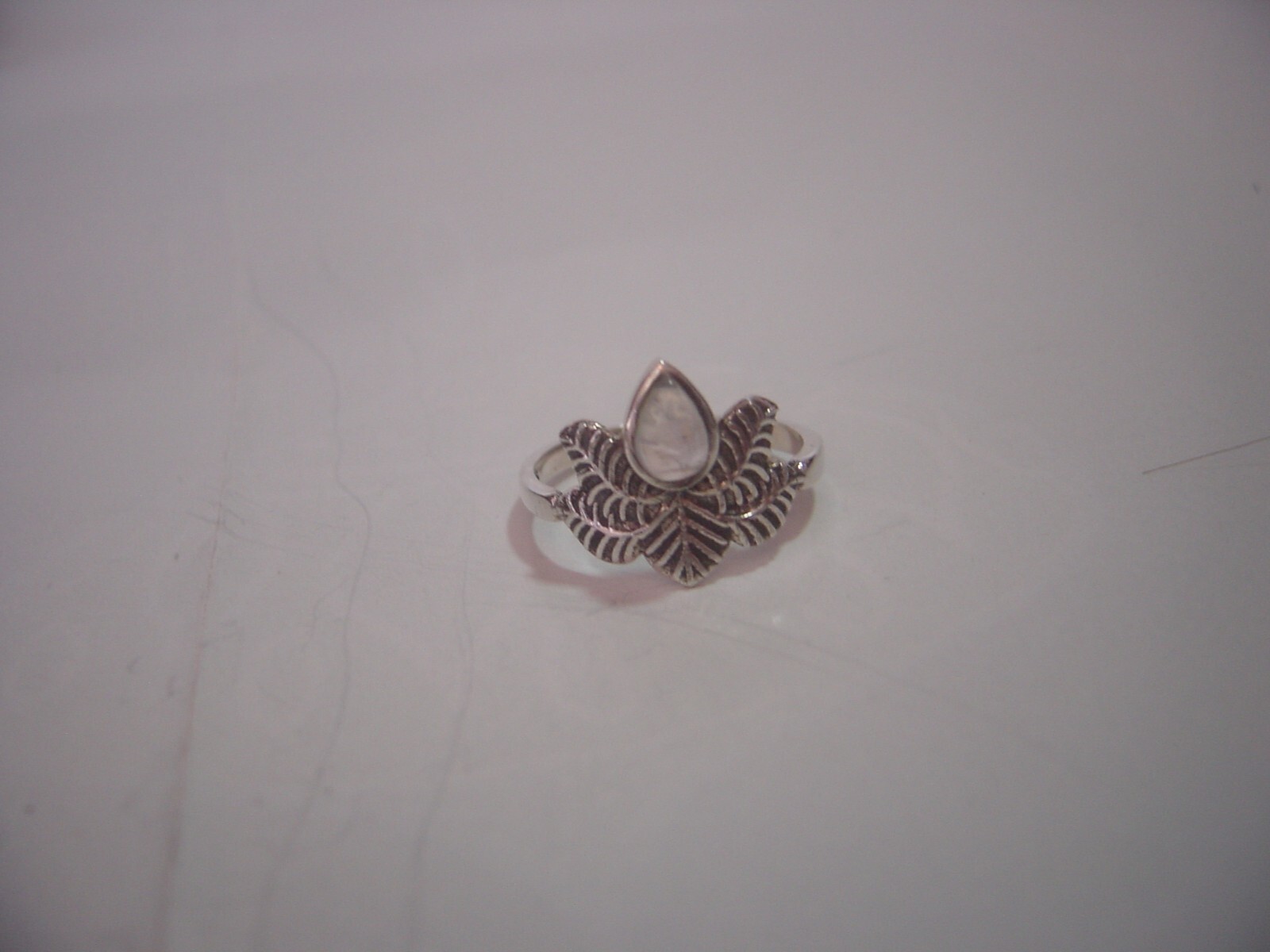 VINTAGE Solid thick Silver Ring -unusual lotus le… - image 3