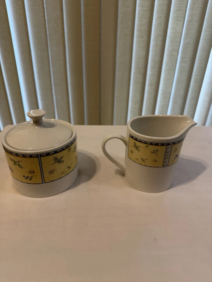 Azúcar Papillon con tapa y crema - jarra #8838 mariposas amarillas usado en excelente estado Foto 2 de 4