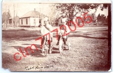 Postal RPPC Niños Disfraces En Triciclos Decorados Triciclos Desfile? R145