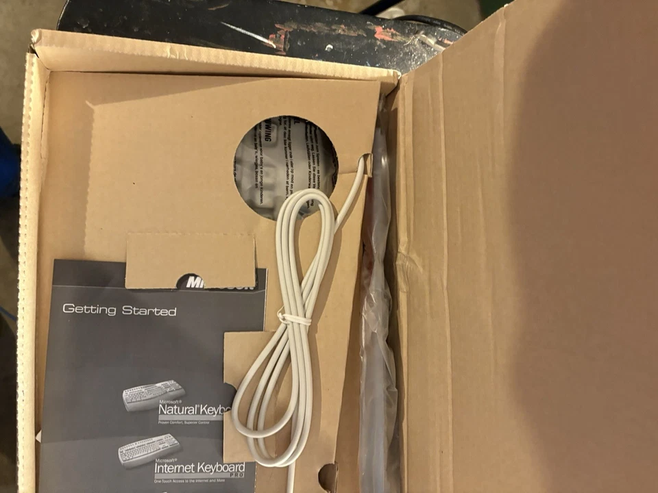 Microsoft Internet Keyboard Pro Wired 2 USB Ports NEW Vintage WIN9X PS/2 T9-WH - Image 3 of 4