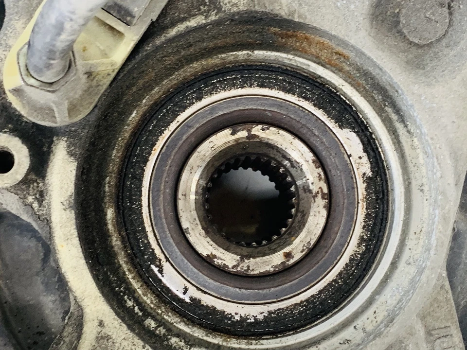 09-11 MERCEDES BENZ SLK300 RWD REAR RIGHT SIDE SPINDLE KNUCKLE WHEEL HUB OEM - Image 4 of 4