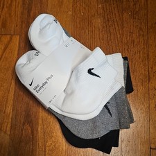 6 Pairs of Nike Socks Athletic Everyday Plus Dri-Fit Ankle Socks Medium W/B/G