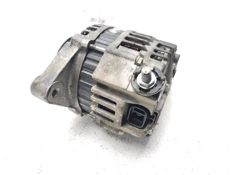 Alternador Frontier 1998-2004 4 cilindros OEM 231003S500 Foto 2 de 4