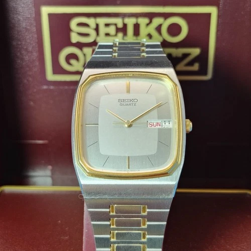Vintage 1986 Seiko Day/Date 36mm Mens Quartz Watch With Box Integrated Bracelet