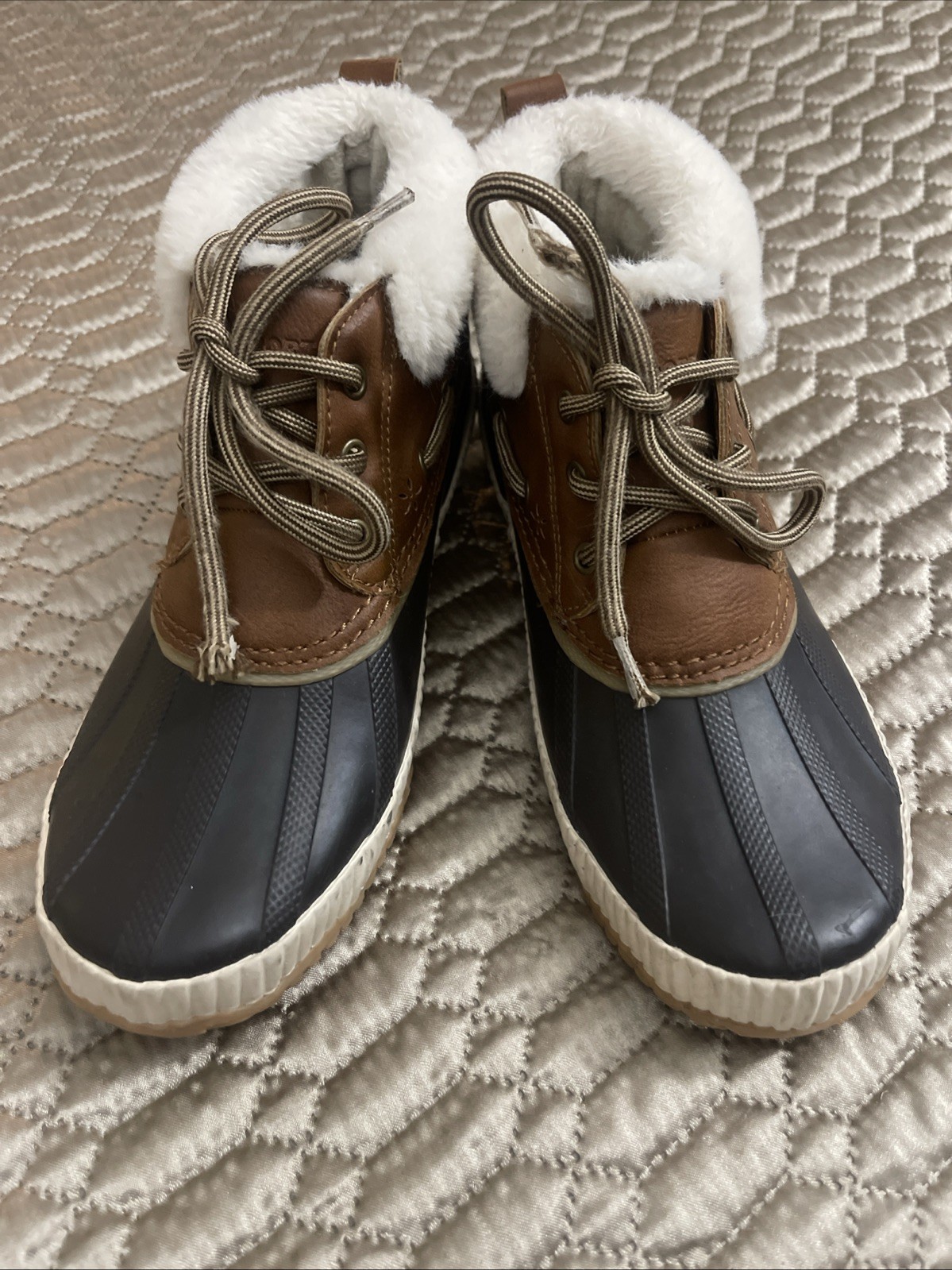 Jsport Women's size 7 faux fur lined ankle  duck boots.  brown.  great condition
