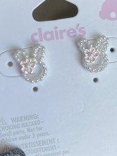 CLAIRES EASTER STUD BUNNY HEAD EARRINGS WHITE FAUX SMALL PEARLS PINK FLOWER NEW