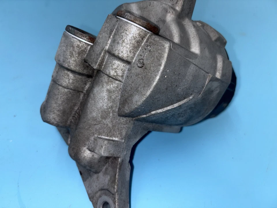 2010-2017 Toyota Prius Oil Filter Housing Bracket 15609-37041 - Image 4 of 4