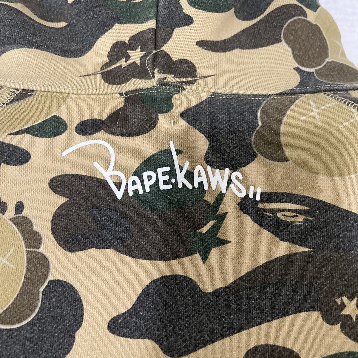A BATHING APE Ape x KAWS 1st Camo Zip Sweatshirt Hoodie A BATHING APE Ape x KAWS 1st Camo Zip Sweatshirt Hoodie