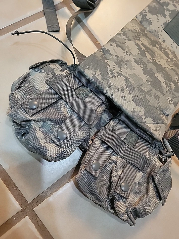 U.S. Military Issued MOLLE 2-Hydration Carrier￼ Complete With Bladder/2 Pouches - Image 3 of 4