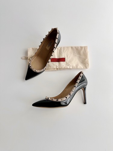 ✨VALENTINO GARAVANI Rockstud Patent Leather Pointed Pumps Black Size 37