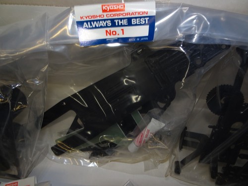 Futaba DELCO Kyosho Rc Fj52 Lola T9300 Indy 1/10 Radio Control F-1 KIT - Picture 11 of 24