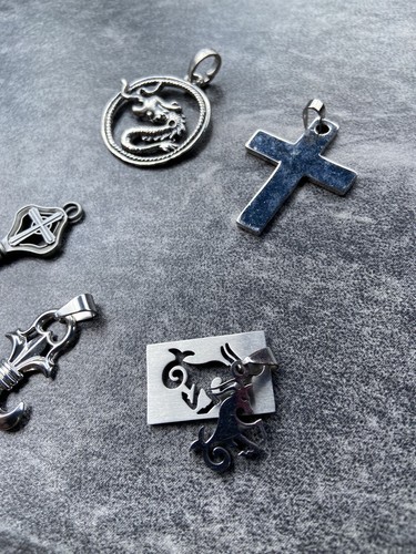 (LOT OF 5 MIX) CHARMS, KEY, DRAGON, CROSS, CAPRICORN AND MORE, FREE SHIPPING. - Picture 4 of 6