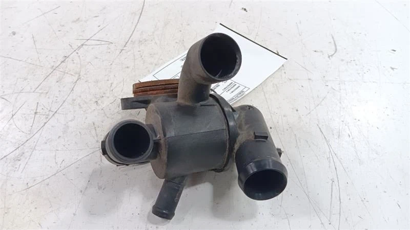 Soporte de montaje de carcasa termostato Volkswagen Golf 2010 2011 2012 2013 2014 Foto 4 de 4