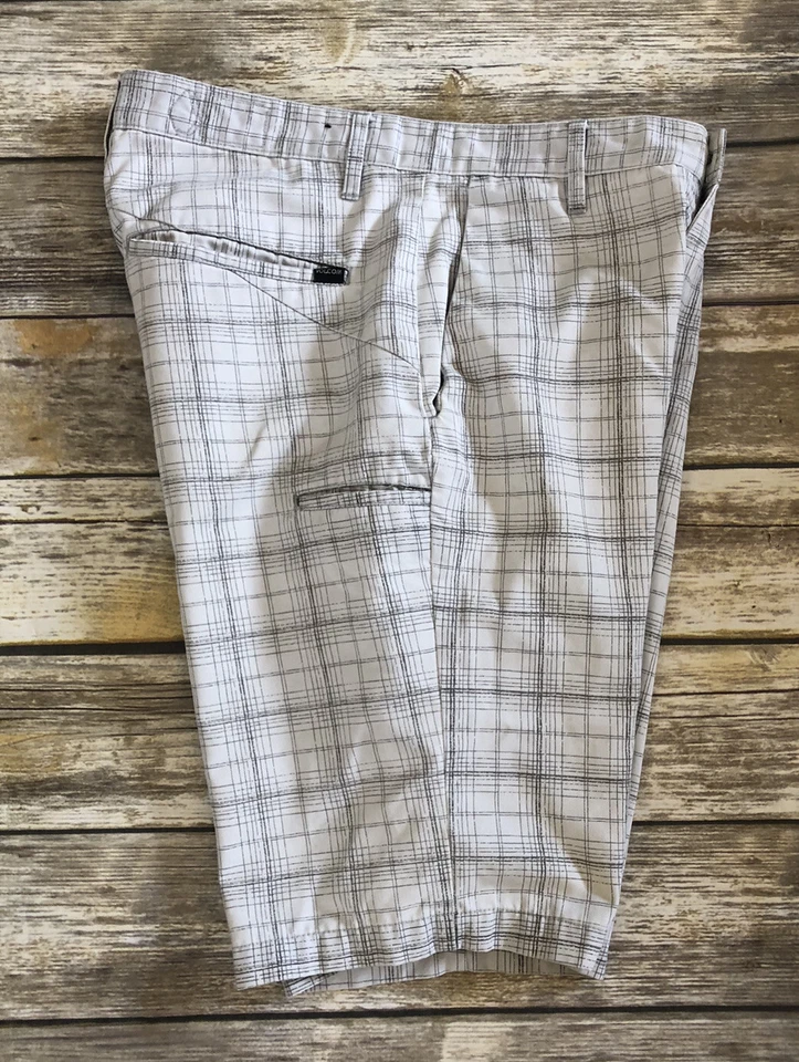 Шорты мужские Volcom белые и серые в полоску размер 30 плоские спереди скейтборд Y2K - Изображение 3 из 4