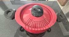 Bialetti Oval Aluminum 5.5 Quart Pasta Pot with Strainer Lid, Nonstick, Red