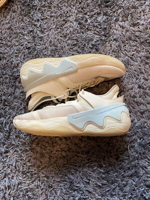 Nike Distorted DNA SE Light Bone Basketball Sneakers