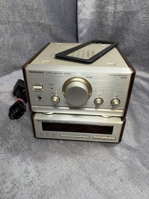 Technics SE-HD50 Amplifier & ST-HD50 Stereo Tuner With Ribbon