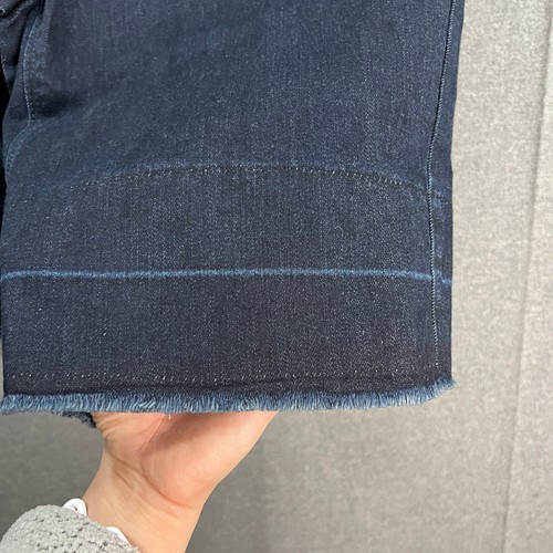 Pantalones Cortos de Denim Susan Graver Personalizables con Puños Lavado Oscuro, Reg 12 - Imagen 7 de 13