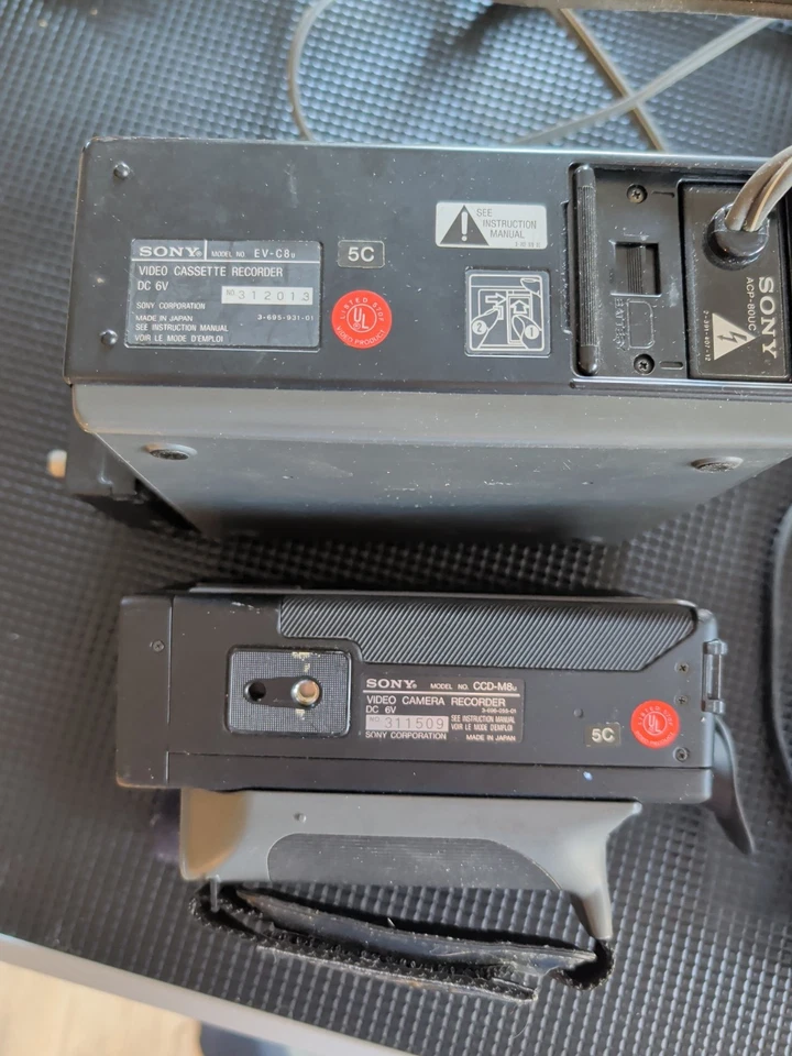 Grabadora de casete Sony Video 8 Player EV-C8u con videocámara CCD-M8u sin probar  Foto 3 de 4