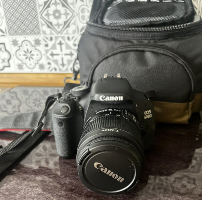 Canon EOS 600D in Schwarz, wenig gebraucht - daher sehr guter Zustand. 