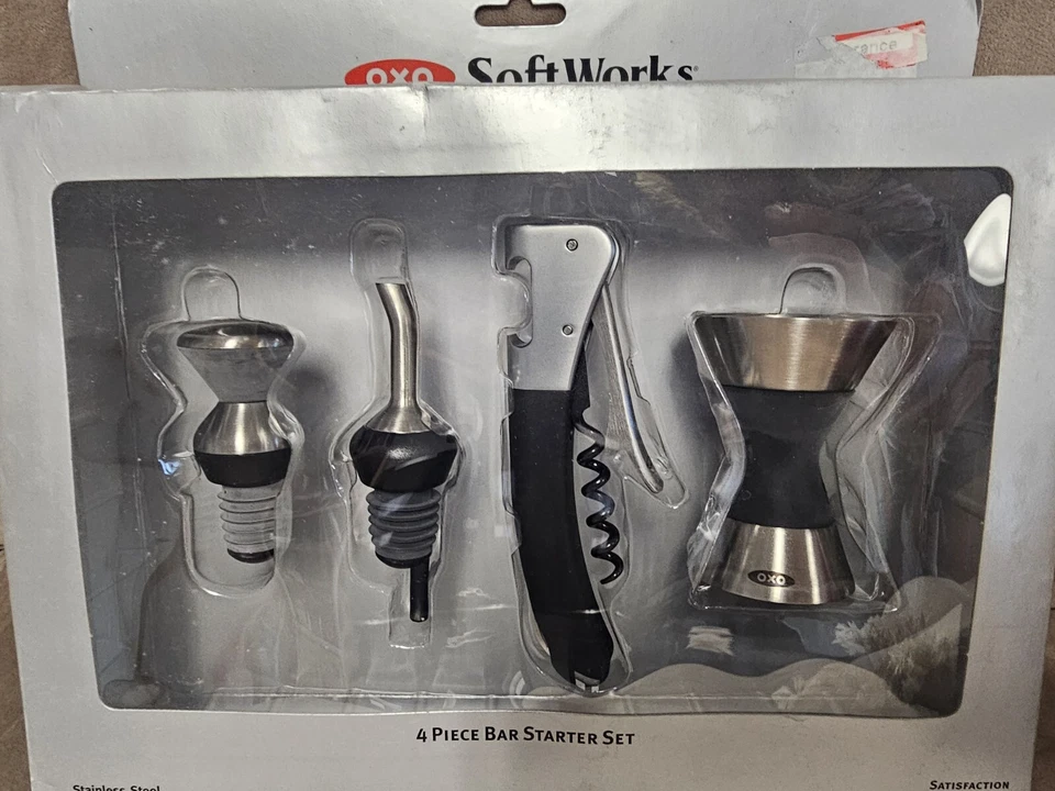 OXO Softworks 4 件套不锈钢和黑色酒吧入门套装跳虎 Pourer 葡萄酒 — 第 2/4 张图片