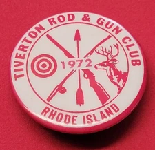 TIVERTON RHODE ISLAND ROD & GUN CLUB BADGE 1972