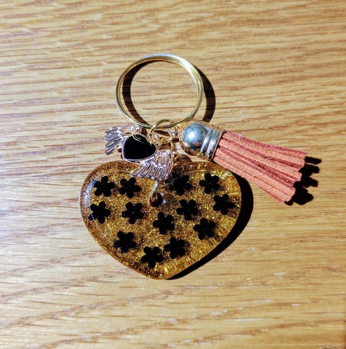 Gold Love Heart Resin Keychain - Picture 5 of 6