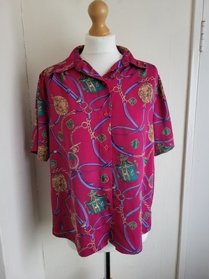 Alfred Dunner Bluse Damen Größe 12 Rosa Wappen Taschenuhr Druck Kurzarm