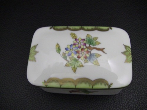 Herend Hungary Queen Victoria Rectangular Trinket Box - Picture 2 of 7