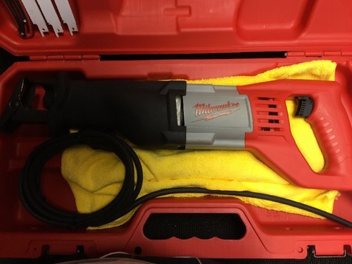 MILWAUKEE SAWZALL 12 AMP WITH CASE, DISPLAY, FREE EXTRAS, FAST SHIP - Picture 2 of 12