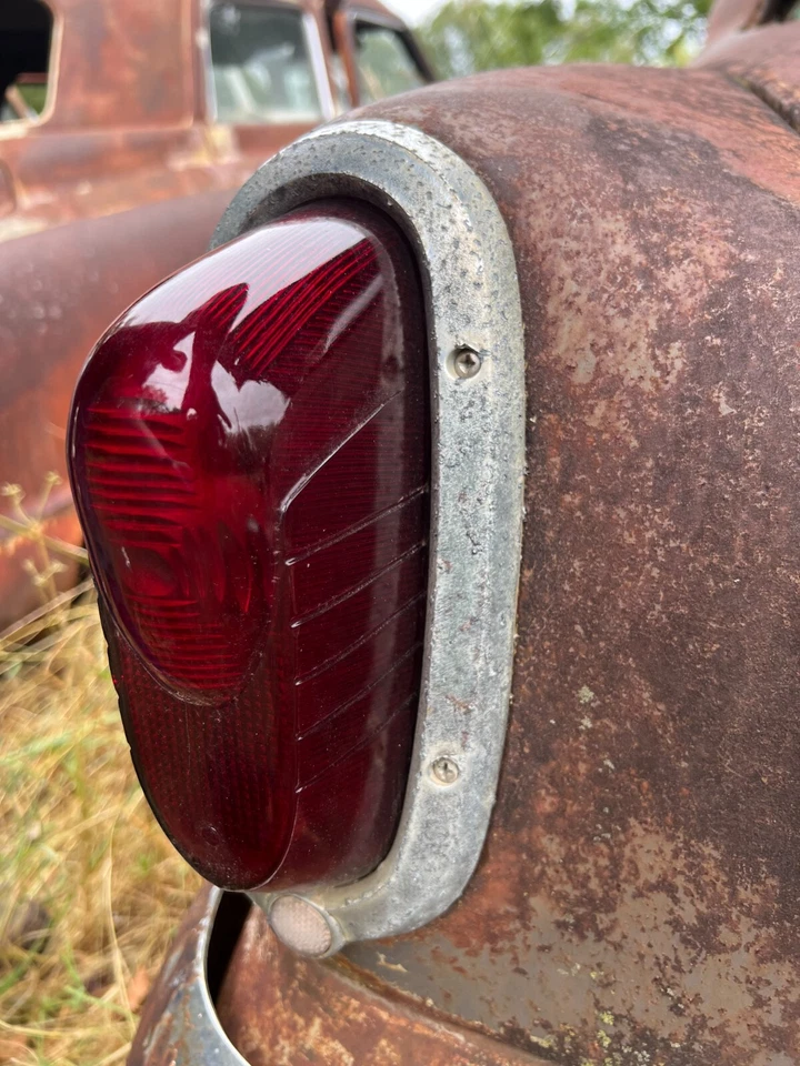Luz trasera de vidrio Studebaker Champion 1951 1952 lente, bisel y carcasa Foto 3 de 4