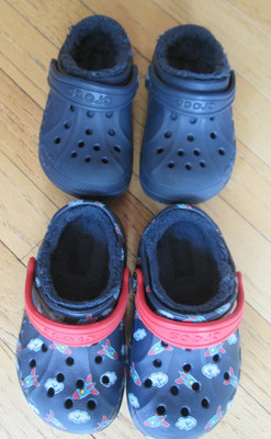 Childs Crocs Fleece Lined Shoes Black & Rocket Ship Size C 8 Lot of 2