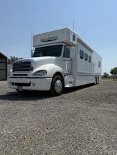 2011 Showhauler 33QSSL