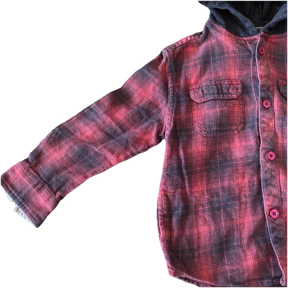 Camisa O’Neill Roja Negra A Cuadros Abotonada Bolsillo con Capucha Manga Larga Niño Talla Pequeña Foto 2 de 4