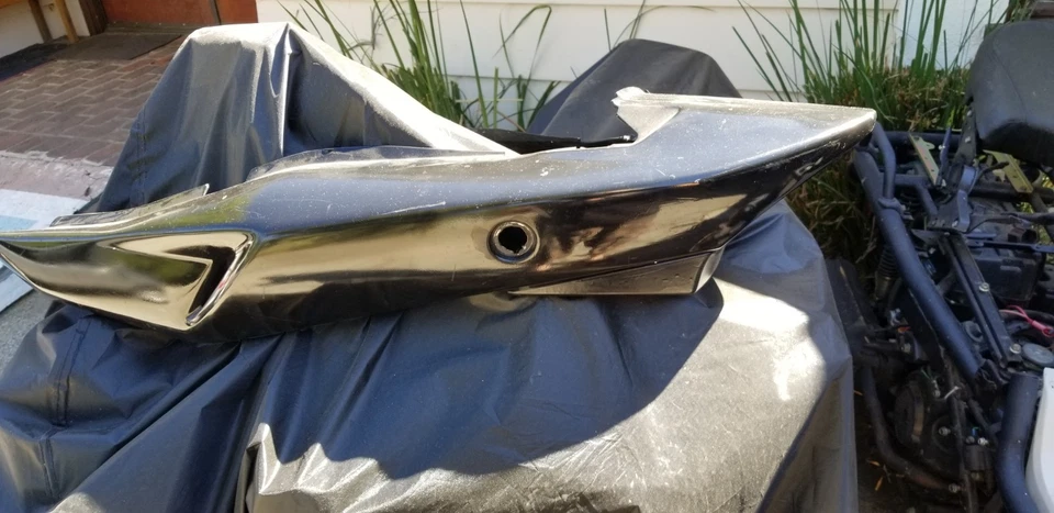 2006 Suzuki GS500F COMPLETE Tail section Tail piece rear plastic cowl - Image 3 of 4