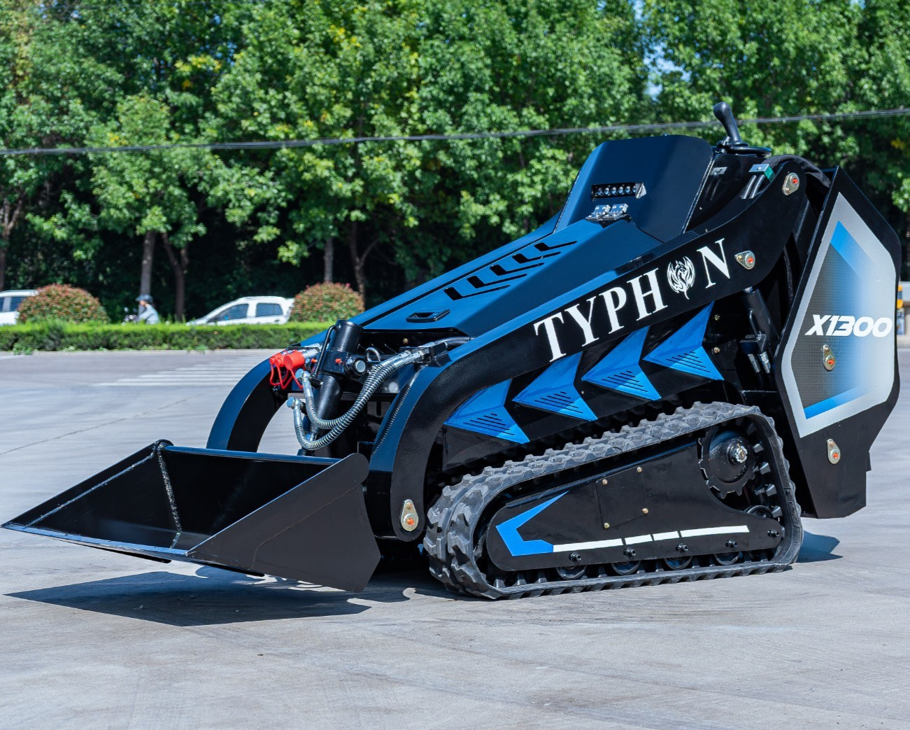 3040lbs TYPHON STOMP X1300 25HP Kubota D1105 EPA Diesel Mini Skid Steer Loader