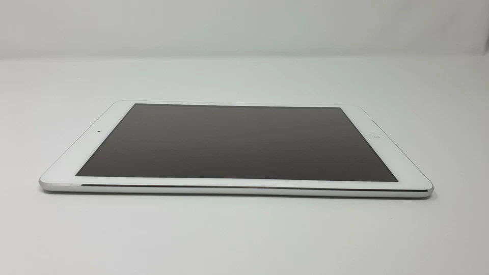 LIMITED OFFER PRICED GRADE A Apple iPad Air 128 GB, Wi-Fi + 9.7in - Silver - Image 4 of 4