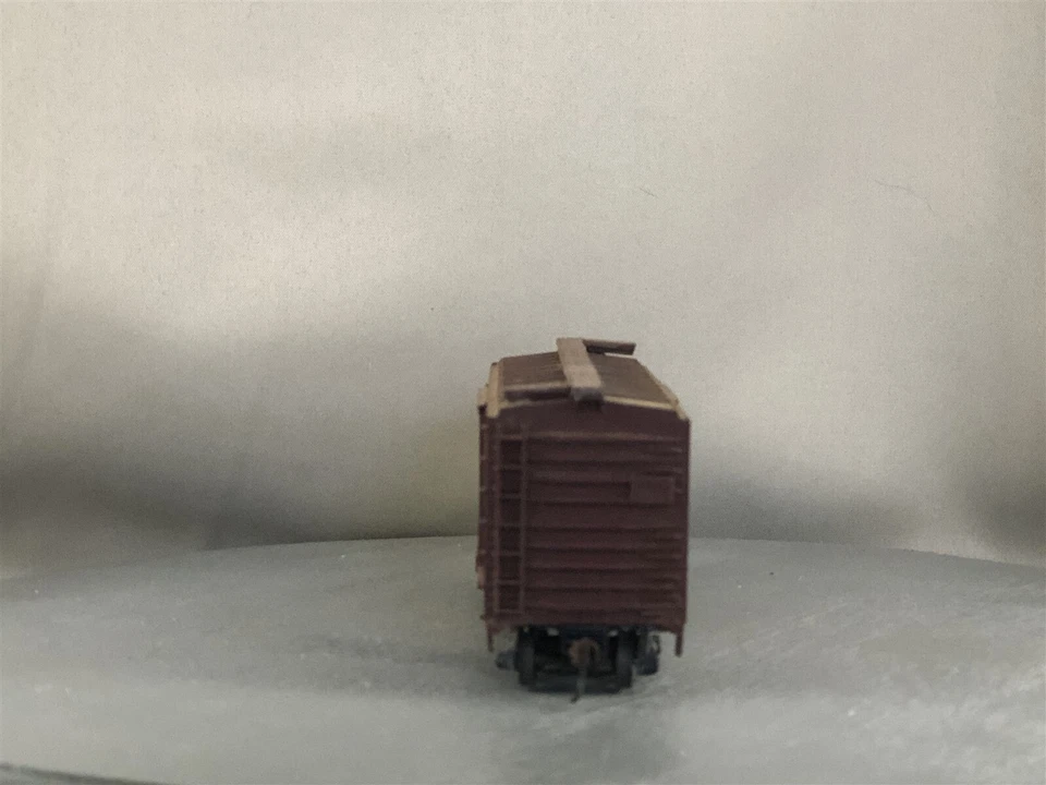 Roundhouse - Chicago Burlington & Quincy - 40' Wood Box Car # 28541 - Image 4 of 4